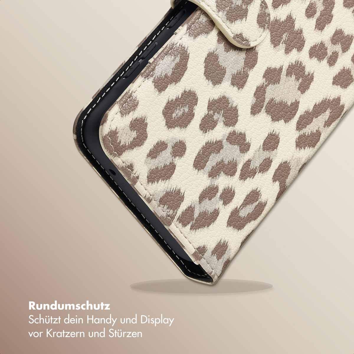Selencia Sabi Klapphülle mit Leopardenmuster für das Samsung Galaxy A55 - Soft Ivory