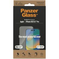 PanzerGlass Ultra-Wide Fit Antibakterieller Displayschutz mit Applikator für das iPhone 14 Pro