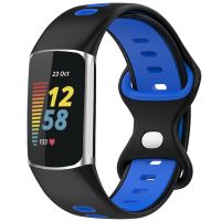 iMoshion Silikonband Sport für das Fitbit Charge 5 / Charge 6 - Schwarz / Blau
