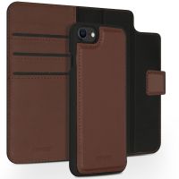 Accezz Premium Leather 2 in 1 Klapphülle für das iPhone SE (2022 / 2020) / 8 / 7 / 6(s) - Braun