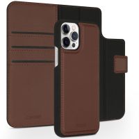 Accezz Premium Leather 2 in 1 Klapphülle für das iPhone 12 (Pro) - Braun