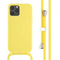 iMoshion Silikonhülle mit Band für das iPhone 12 (Pro) - Gelb