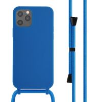 iMoshion Silikonhülle mit Band für das iPhone 12 (Pro) - Blau