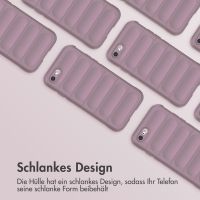 iMoshion EasyGrip Back Cover für das iPhone SE (2022 / 2020) / 8 / 7 - Violett