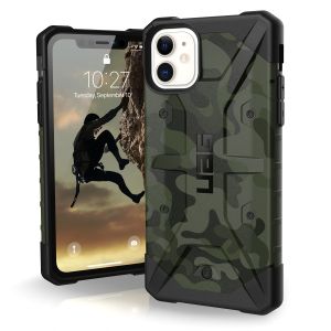 UAG Pathfinder Case Forest Camo Black für das iPhone 11