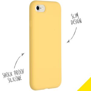 Accezz Liquid Silikoncase für das iPhone SE (2022 / 2020) / 8 / 7 - Gelb