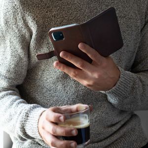 Selencia Echtleder Klapphülle Braun für Samsung Galaxy Note 10