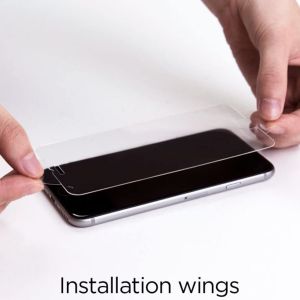 Spigen GLAStR Slim Tempered Glass Screen Protector für das iPhone SE (2022 / 2020) / 8 / 7
