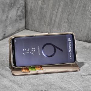 Accezz Wallet TPU Klapphülle Gold für das Samsung Galaxy S10 Plus