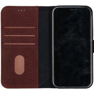 Decoded 2 in 1 Leather Klapphülle für das iPhone 12 (Pro) - Braun