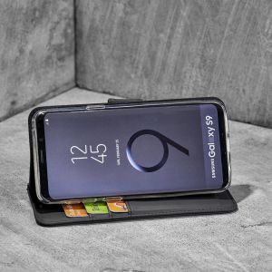 Accezz Wallet TPU Klapphülle Schwarz für das Samsung Galaxy J4 Plus