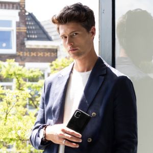 Selencia Echtleder Klapphülle für das OnePlus 7 Pro - Schwarz