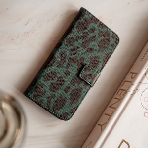 iMoshion Design TPU Klapphülle für das iPhone 11 - Green Leopard