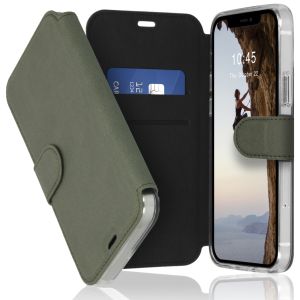 Accezz Xtreme Wallet Klapphülle für das iPhone 12 (Pro) - Hellgrün