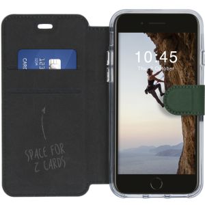 Accezz Xtreme Wallet Klapphülle für das iPhone SE (2022 / 2020) / 8 / 7 - Dunkelgrün