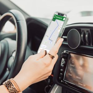 Hama ﻿MagLock 360° Handyhalterung für das Auto – MagSafe – Lüftungsgitter Armaturenbrett – Schwarz