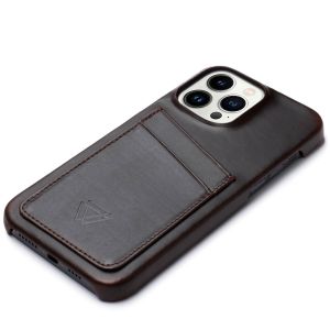 Wachikopa Full Wrap C.C. Back Cover mit 2 Kartenhaltern für das iPhone 13 Pro - Dark Brown