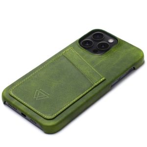 Wachikopa Full Wrap C.C. Back Cover mit 2 Kartenhaltern für das iPhone 15 Pro Max - Forest Green