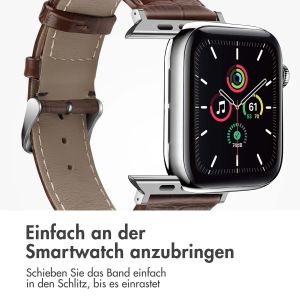 iMoshion Leder-Krokodilarmband für die Apple Watch Series 1-9 / SE / Ultra (2) - 42/44/45/49 mm - Braun