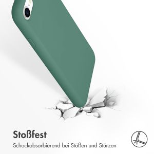 Accezz Liquid Silikoncase Grün für das iPhone SE (2022 / 2020) / 8 / 7