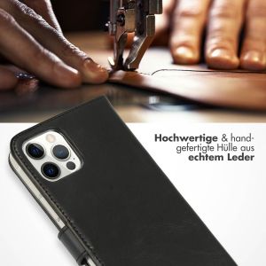 Selencia Echtleder Klapphülle für das iPhone 12 (Pro) - Schwarz