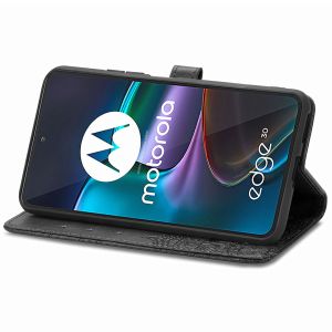 iMoshion Mandala Klapphülle für das Motorola Edge 30 - Schwarz