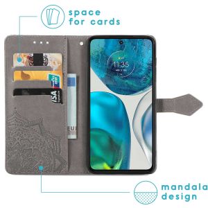 iMoshion Mandala Klapphülle für das Motorola Moto G52 / G82 - Grau