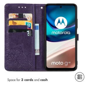 iMoshion Mandala Klapphülle für das Motorola Moto G42 - Violett