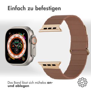 iMoshion Magnetlederarmband für das Apple Watch Series 1-9 / SE / Ultra (2) - 42/44/45/49 mm - Braun