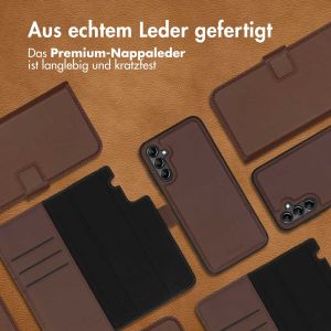 Accezz Premium Leather 2 in 1 Klapphülle für das Samsung Galaxy A14 (5G/4G) - Braun