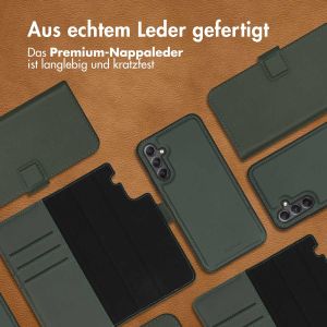 Accezz Premium Leather 2 in 1 Klapphülle für das Samsung Galaxy A34 (5G) - Grün