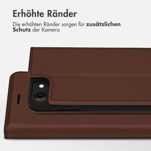 Accezz Premium Leather Slim Klapphülle für das iPhone SE (2022 / 2020) / 8 / 7 / 6(s) - Braun