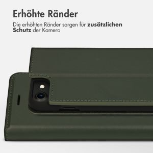 Accezz Premium Leather Slim Klapphülle für das iPhone SE (2022 / 2020) / 8 / 7 / 6(s) - Grün