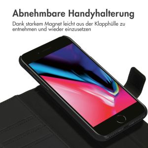 Accezz Premium Leather 2 in 1 Klapphülle für das iPhone SE (2022 / 2020) / 8 / 7 / 6(s) - Schwarz