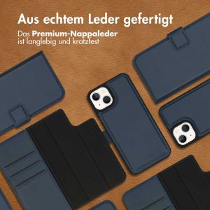 Accezz Premium Leather 2 in 1 Klapphülle für das iPhone 13 - Dunkelblau