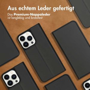 Accezz Premium Leather Slim Klapphülle für das iPhone 13 Pro - Schwarz