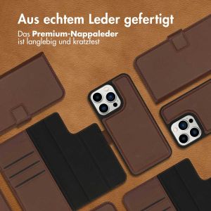 Accezz Premium Leather 2 in 1 Klapphülle für das iPhone 13 Pro - Braun