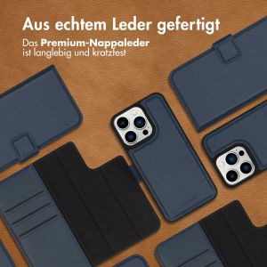 Accezz Premium Leather 2 in 1 Klapphülle für das iPhone 13 Pro - Dunkelblau