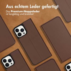 Accezz Premium Leather Slim Klapphülle für das iPhone 13 Pro Max - Braun