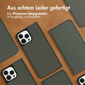 Accezz Premium Leather Slim Klapphülle für das iPhone 13 Pro Max - Grün