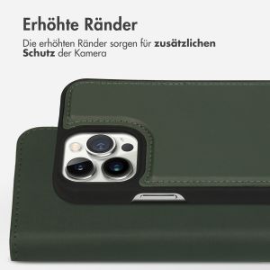 Accezz Premium Leather 2 in 1 Klapphülle für das iPhone 13 Pro Max - Grün