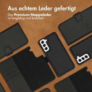Accezz Premium Leather 2 in 1 Klapphülle für das Samsung Galaxy S21 FE - Schwarz