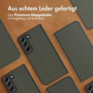 Accezz Premium Leather Slim Klapphülle für das Samsung Galaxy S22 - Grün