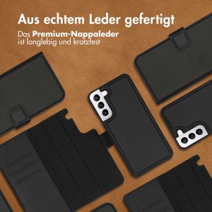 Accezz Premium Leather 2 in 1 Klapphülle für das Samsung Galaxy S22 - Schwarz
