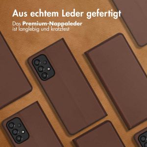 Accezz Premium Leather Slim Klapphülle für das Samsung Galaxy A33 - Braun