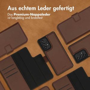 Accezz Premium Leather 2 in 1 Klapphülle für das Samsung Galaxy A52(s) (5G/4G) - Braun