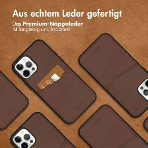 Accezz Premium Leather Card Slot Back Cover für das iPhone 12 (Pro) - Braun