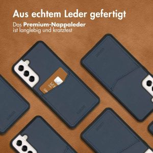 Accezz Premium Leather Card Slot Back Cover für das Samsung Galaxy S21 FE - Dunkelblau