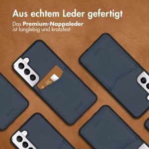 Accezz Premium Leather Card Slot Back Cover für das Samsung Galaxy S22 Plus - Dunkelblau