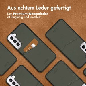 Accezz Premium Leather Card Slot Back Cover für das Samsung Galaxy S22 Plus - Grün